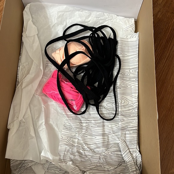 NYC TO PARIS JORDAN 1s SIZE 11M - Picture 8 of 8